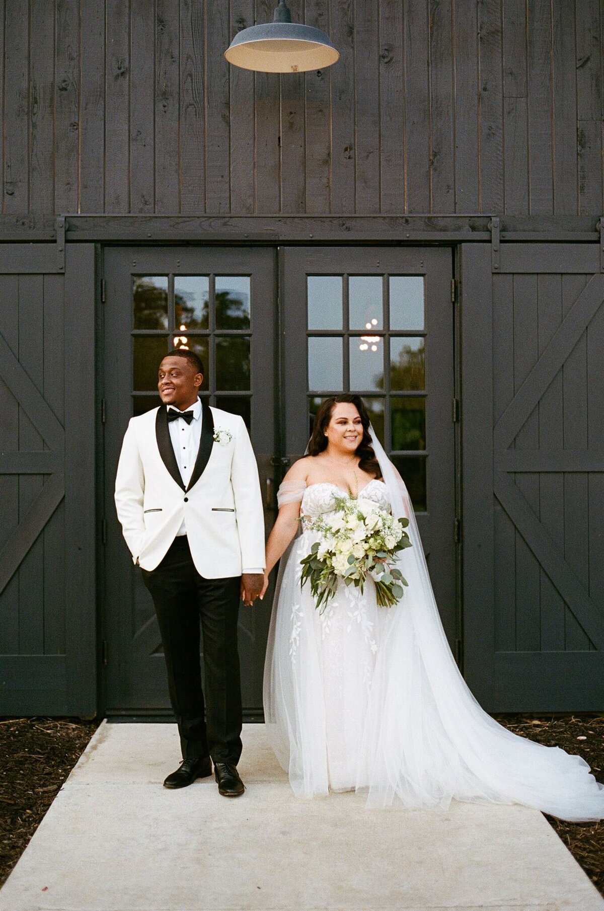 morgan-creek-barn-wedding-film-photographer-Leah-Thomason-2