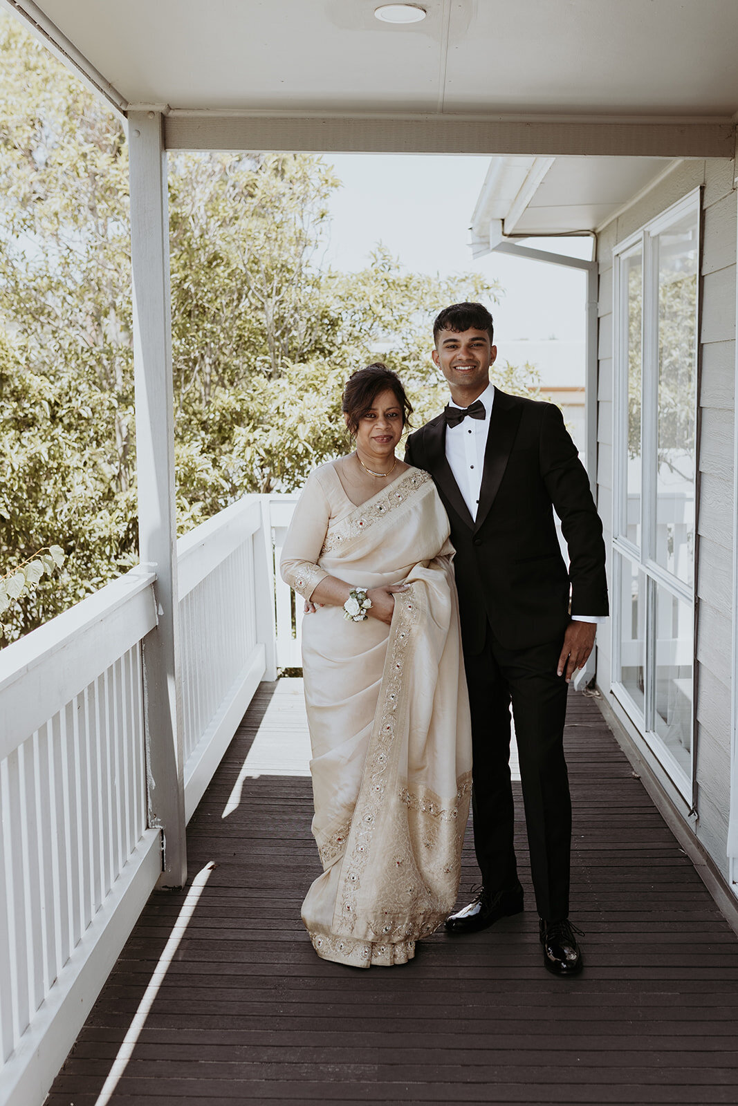 Sneak peek (5 of 195)