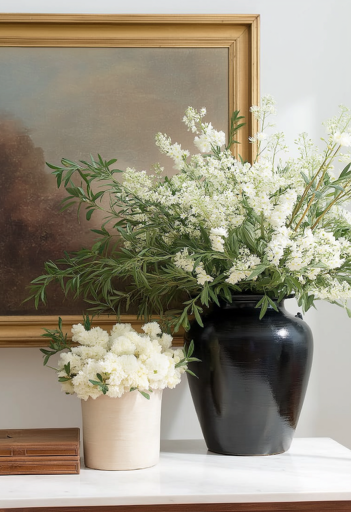 rosebud_08959_a_close-up_of_the_living_room_table_features_vase_6e6d10f5-840d-485e-8b87-91d848e9075e