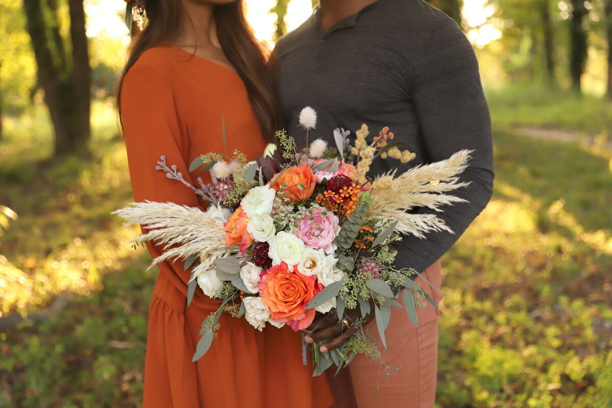 boho-woodsy-anniversary-couple_2013