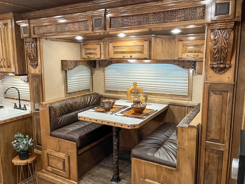 luxury-living-quarter-horse-trailers-trail-boss-conversions-living-areas-1