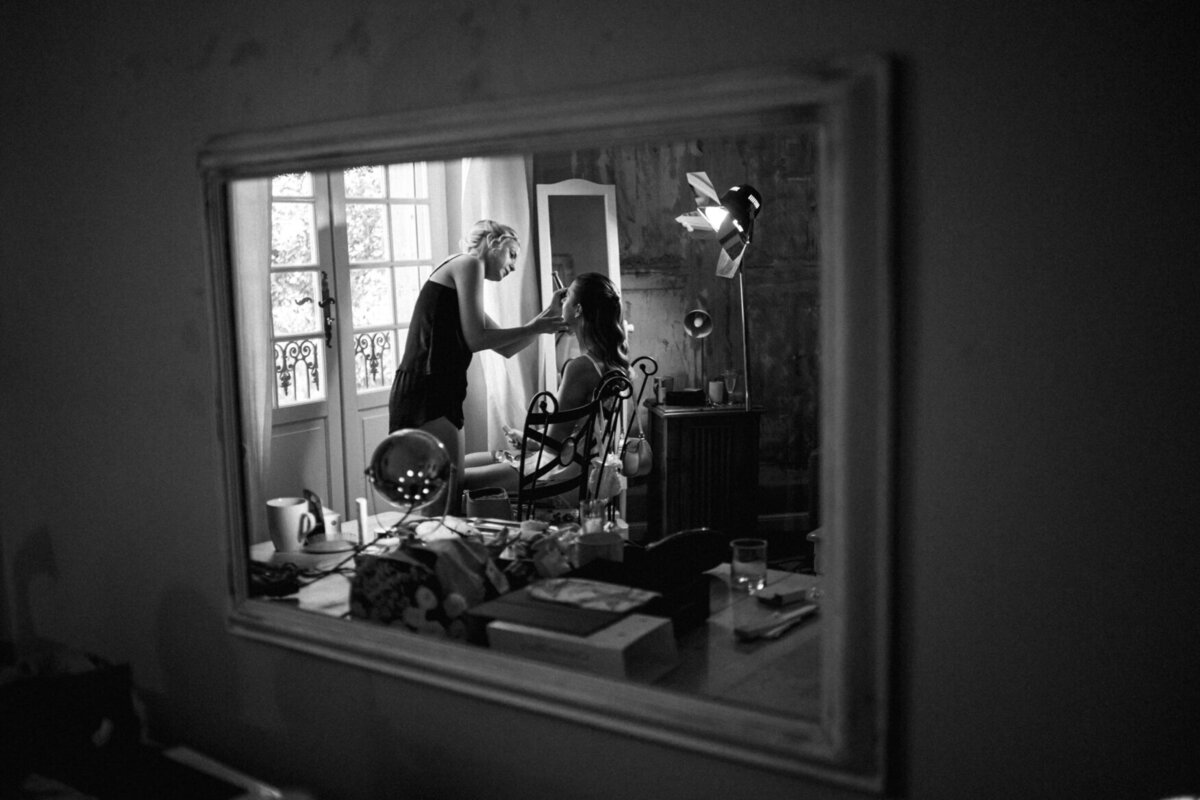 bride-getting-ready-chateau-du-puits-es-pratx13