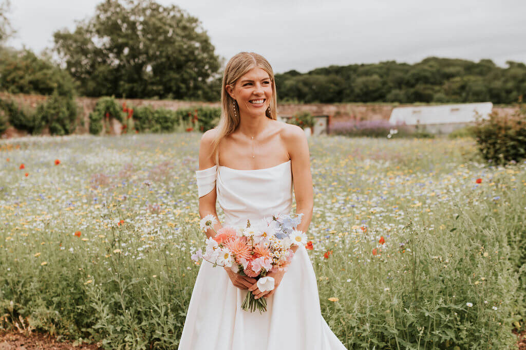 Issy-and-Bella-Floral-Design-Wedding-Florist-Herefordshire-Broadfield-Court-j&N89