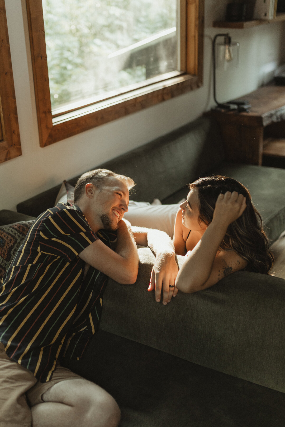 casualcouplesinhomesessionkansascityphotographer-17