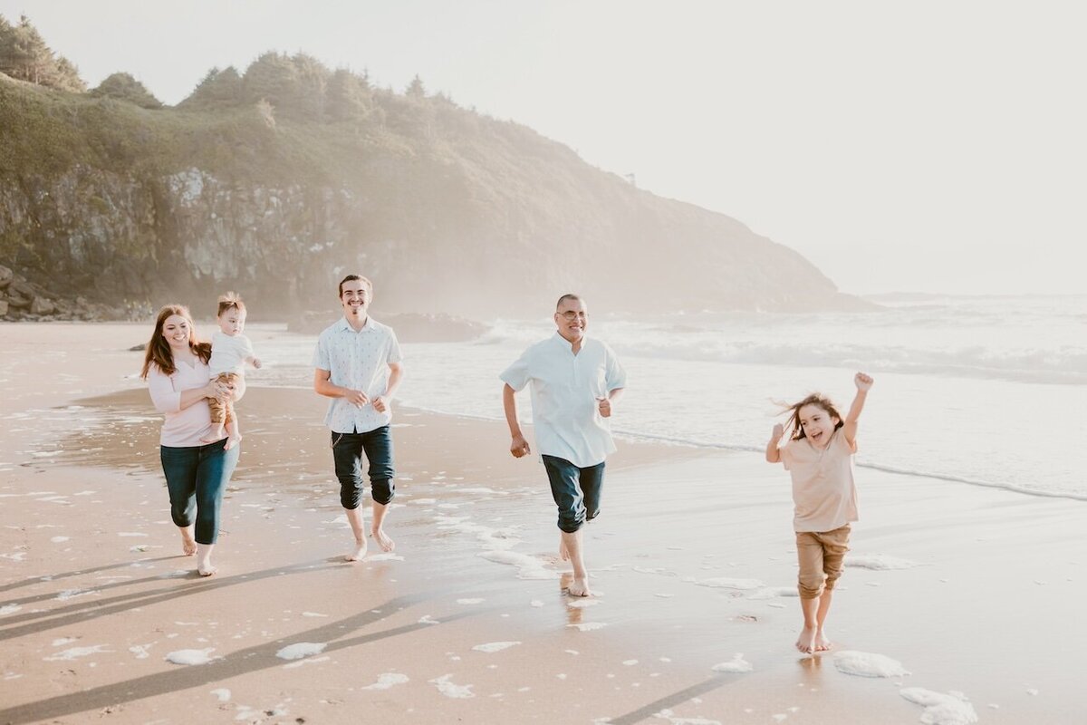 oregon-coast-sunset-beach-family-session-4
