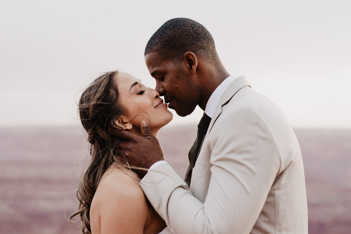 Utah Elopement photographer captures couple kissing