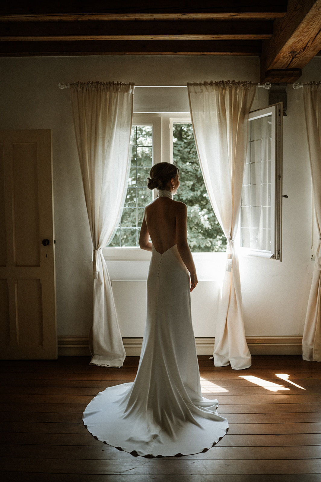 Herentals, salon weddings, moody, authentiek, alternatief trouwen,bruid, 2026, elopent, intiem, spontaan, tijdloos, trouwfotograaf, antwerpen - klaarmaken & first look-148