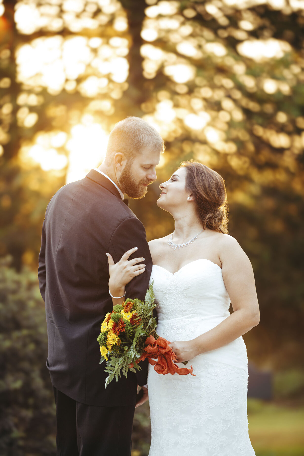 inn-at-barley-sheaf-farm-sunset-wedding-photo-bride-groom-romantic-moment-holicong-pennsylvania