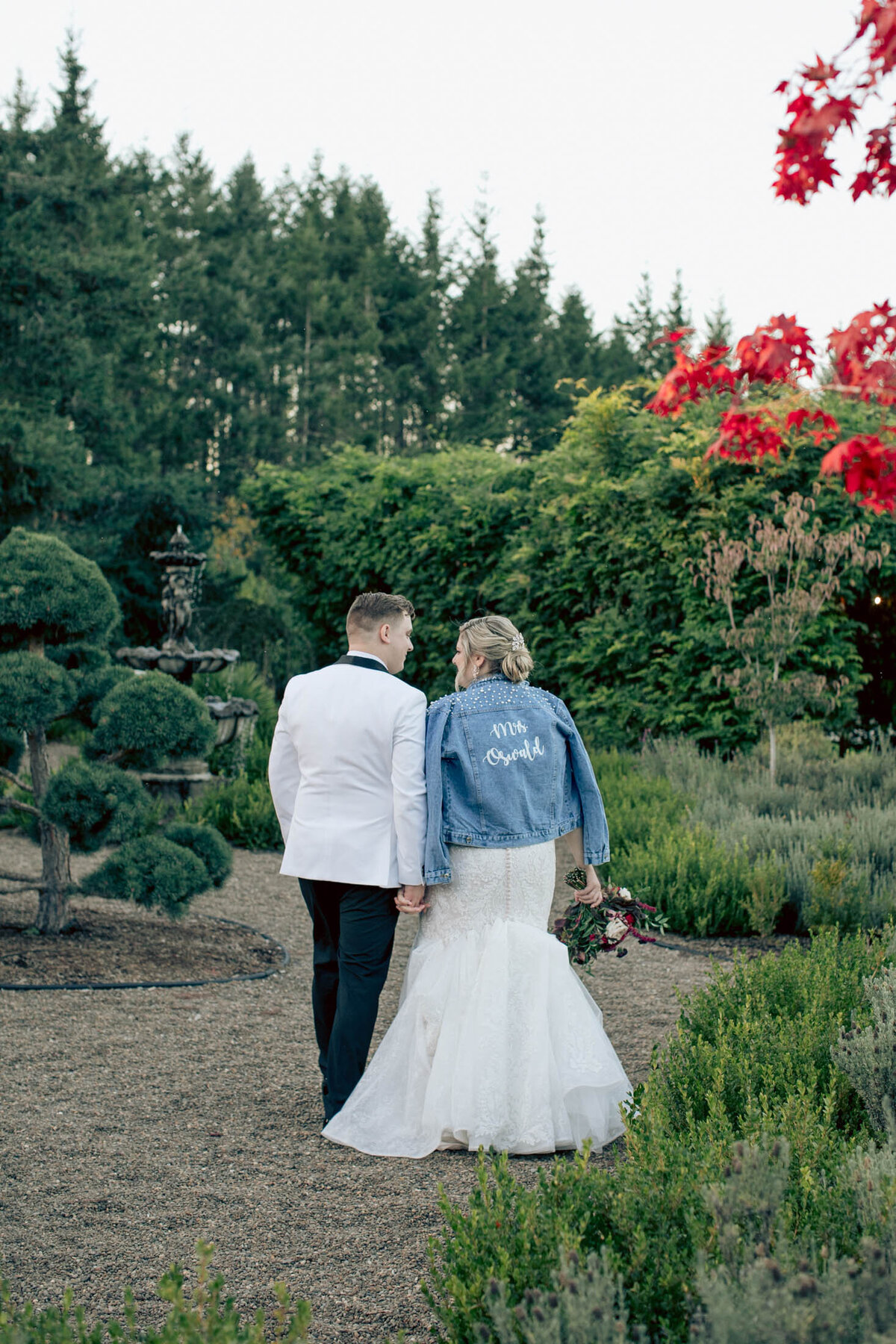 red-barn-villa-wedding-oregon-aniko-4