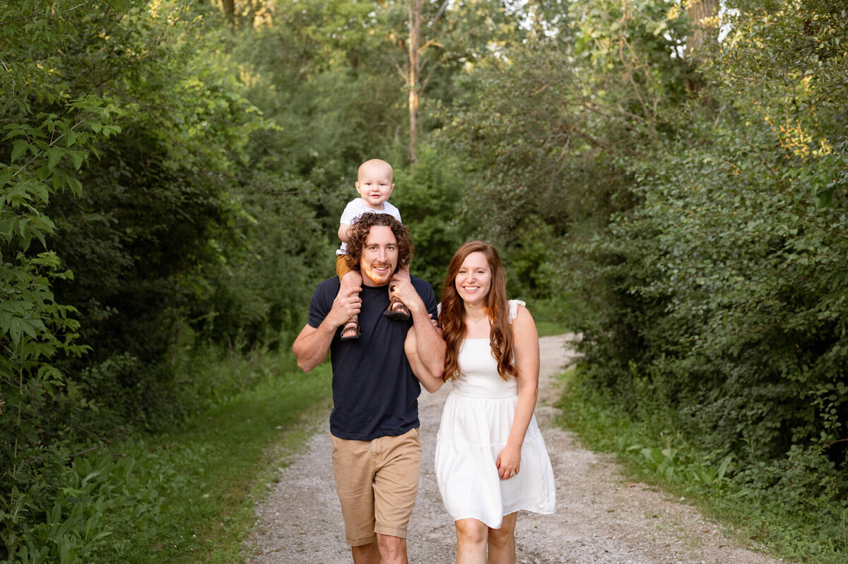 parents and toddler walking down a path