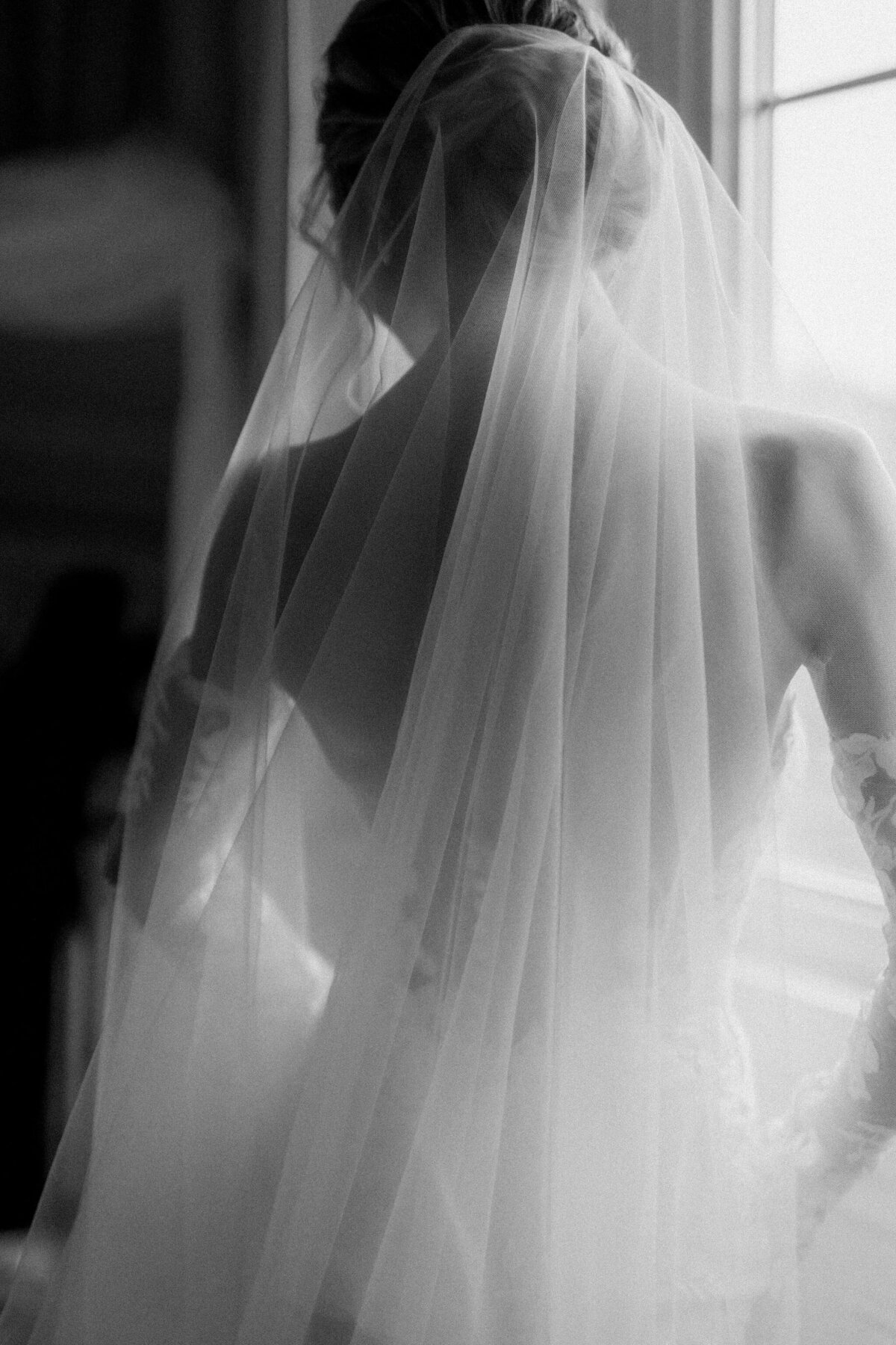 022-Chateau-le-Jardin-Toronto-Wedding-Cinematic-Editorial-Luxury-Fine-Art-Lisa-Vigliotta-Photography