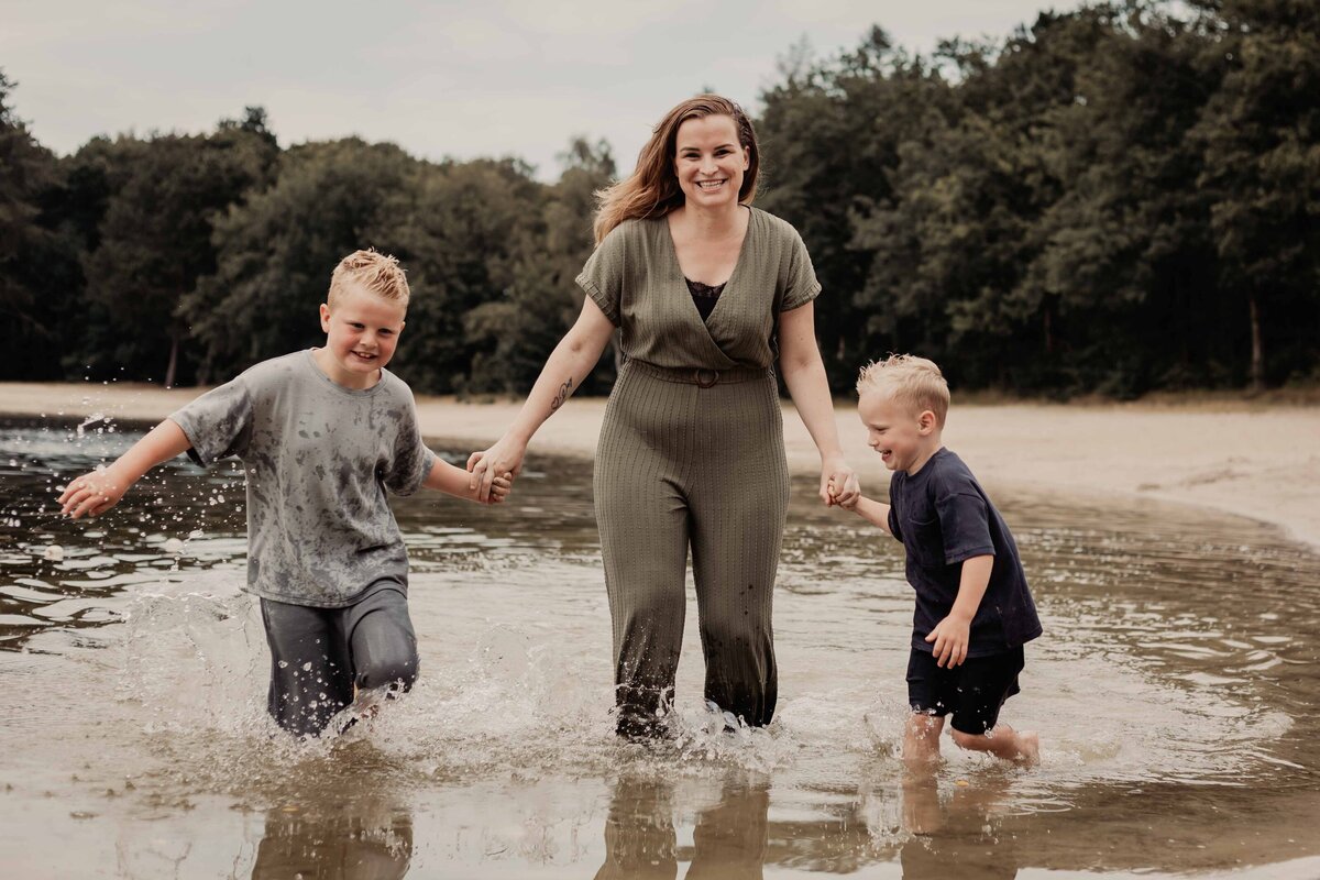 Evita Fotografie, Gezinsshoot, gezinsfotograaf, gezinsshoot zwolle, fotograaf zwolle, fotograaf meppel, familiefotograaf, familieshoot zwolle, familieshoot havelte, familieshoot meppel, fotograaf overijssel, fotograaf zwartsluis (17 van 18)