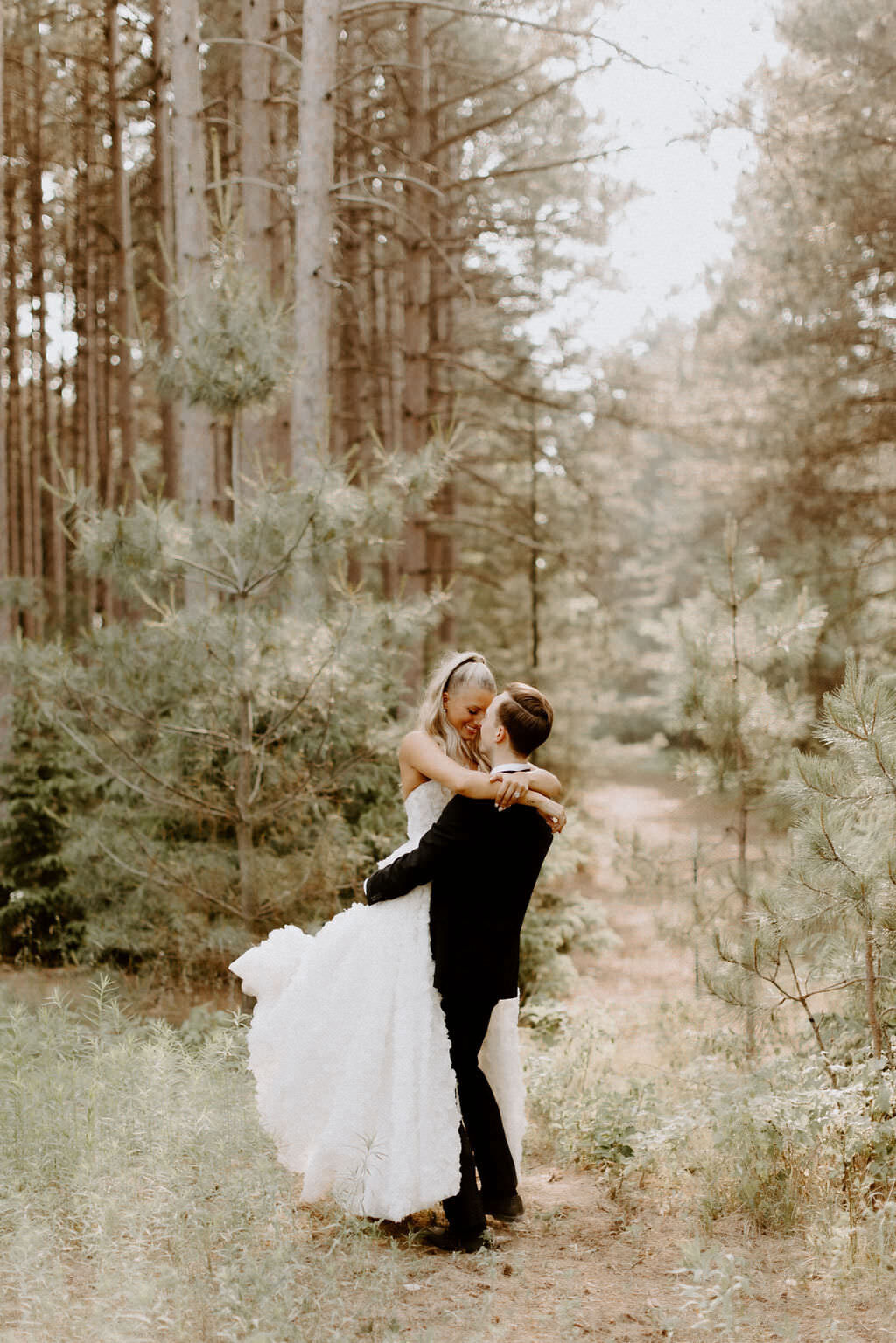 Pinewood Events - Minnesota Modern Nature Inspired Venue - summer @whitleysander - 5
