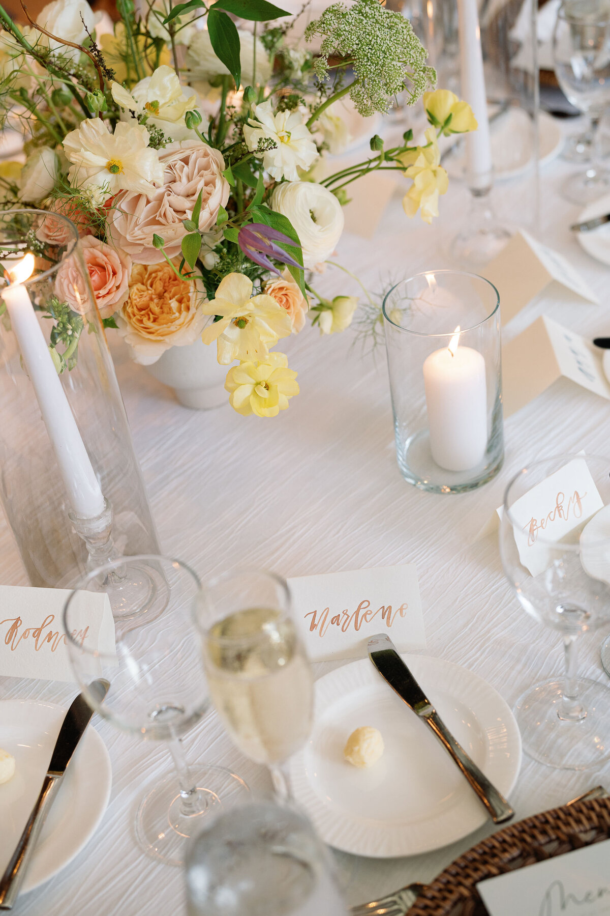58-wedding-reception-tablescape-flowers