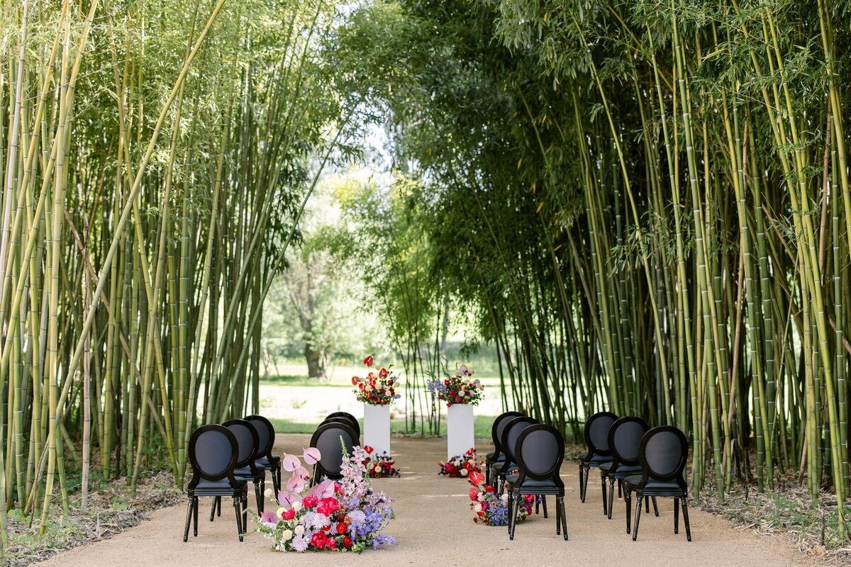 Vibrant-floral-arrangement-adorning-the-welcome-sign