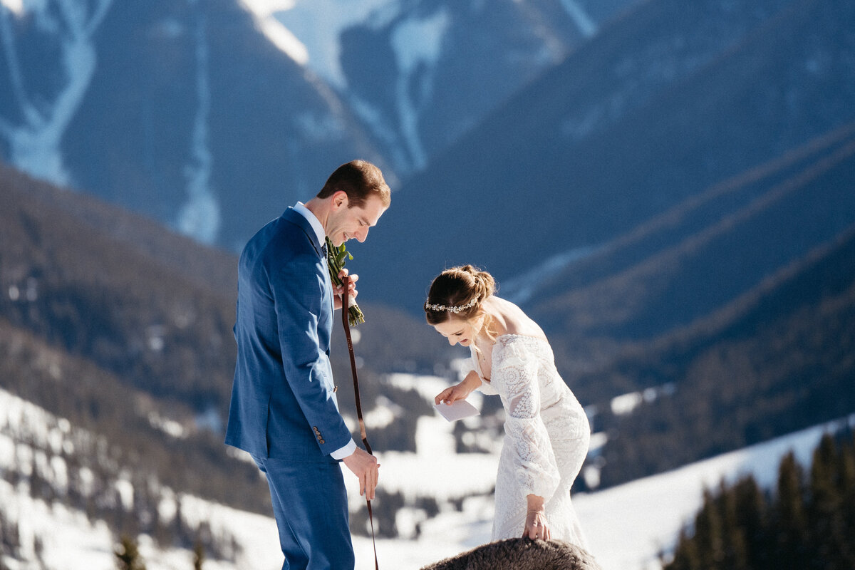 Sam-Murch-Photography-Ouray-Winter-Elopement-with-dog-44
