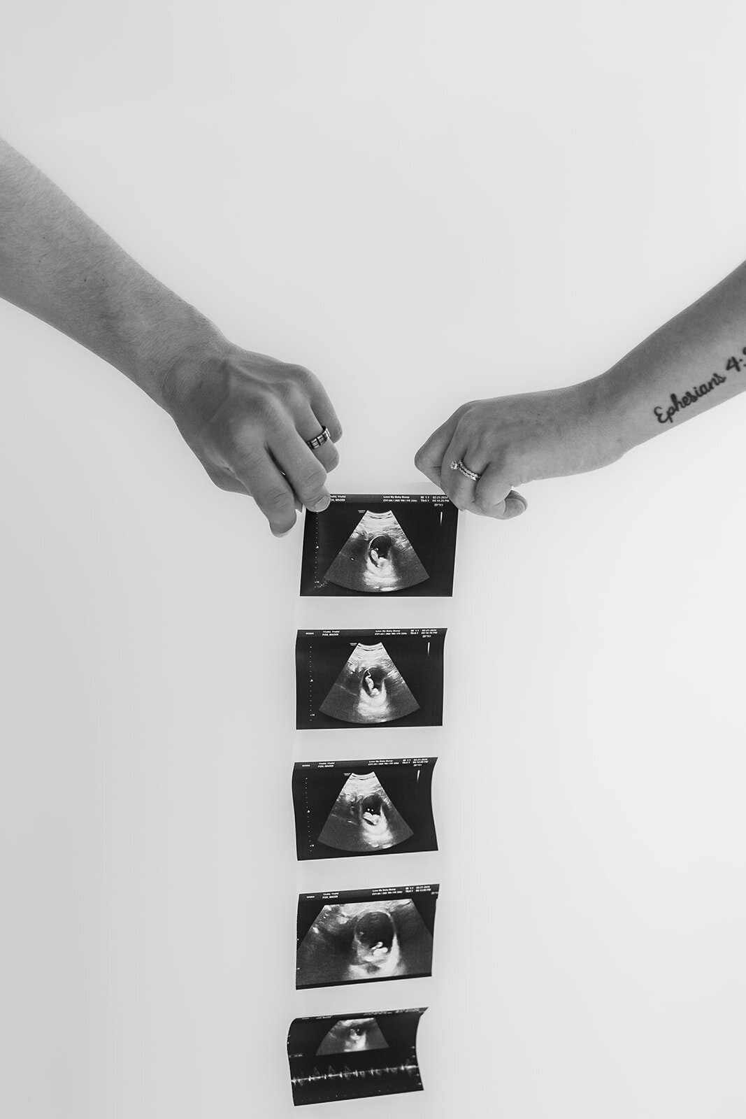 Announcement Photos 2024_Alexis Fox Photography + studio + Pregnancy Annoucement + Fortville + Indiana (10 of 29)