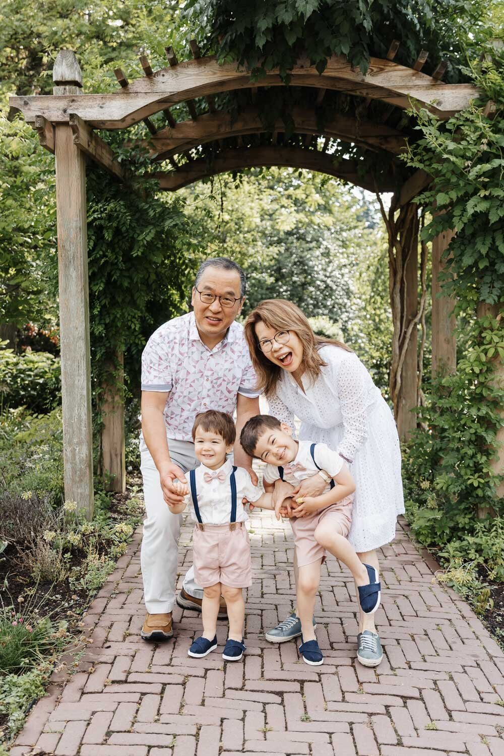 Toronto-Summer-Family-Portraits-with-grandparents-1