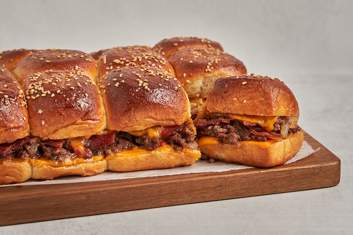Bacon-Cheeseburger-Sliders_TOHD24_197428_ChristineMa_8
