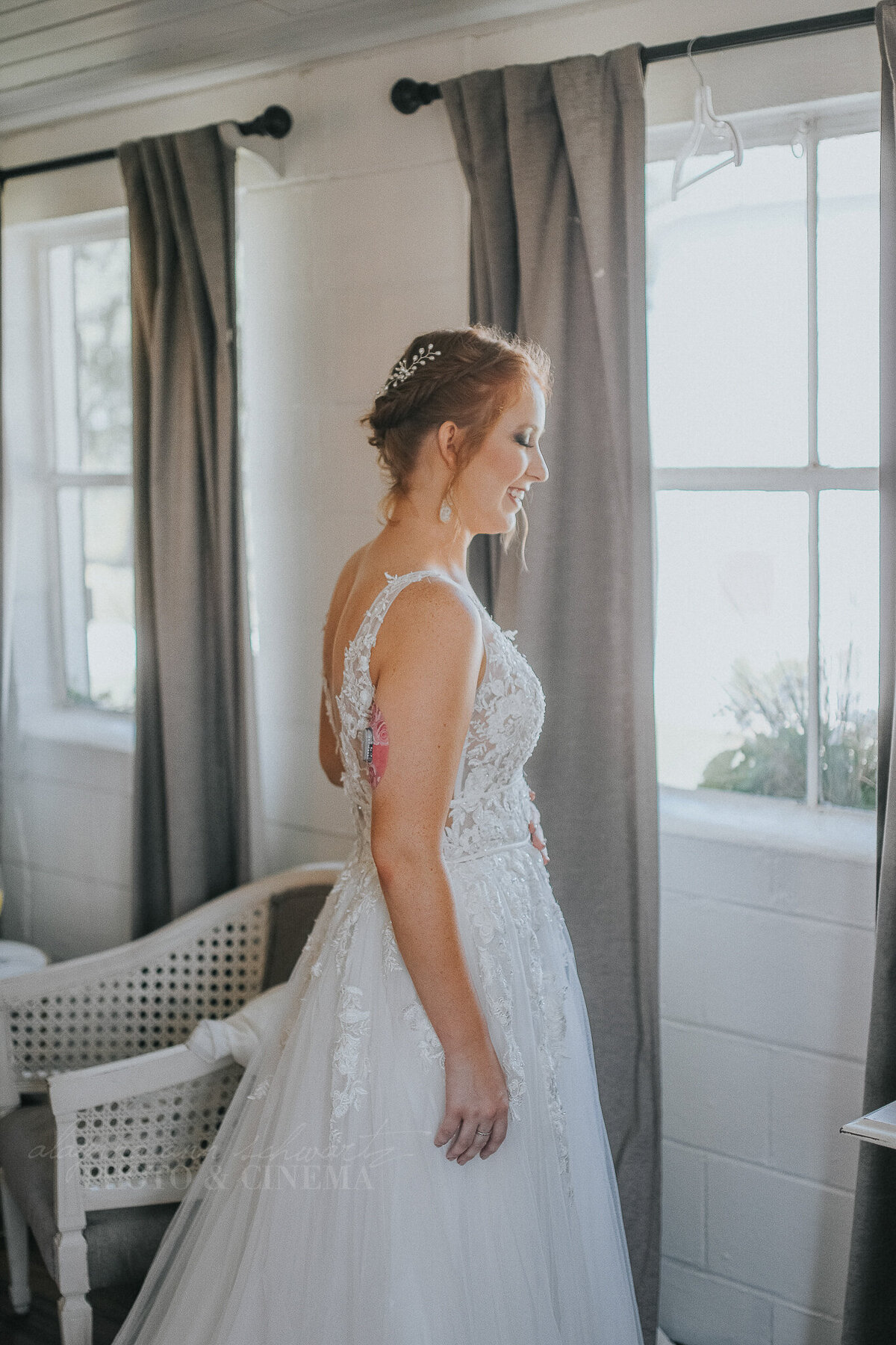 getting ready _ alaynna ann schwartz _ harpors vinyard _ iowa photographer _ playlife photography_0315