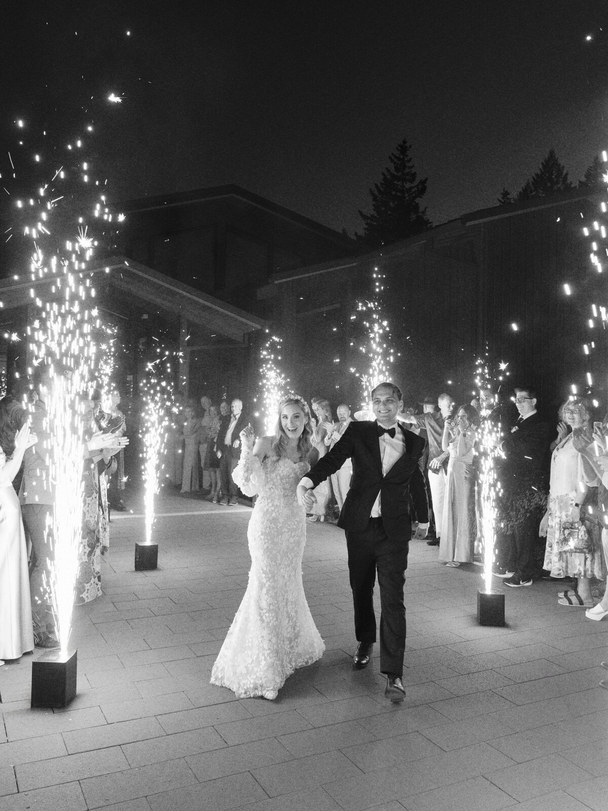amaterra-winery-wedding-by-the-tenneys-best-photographers-in-portland-oregon-4