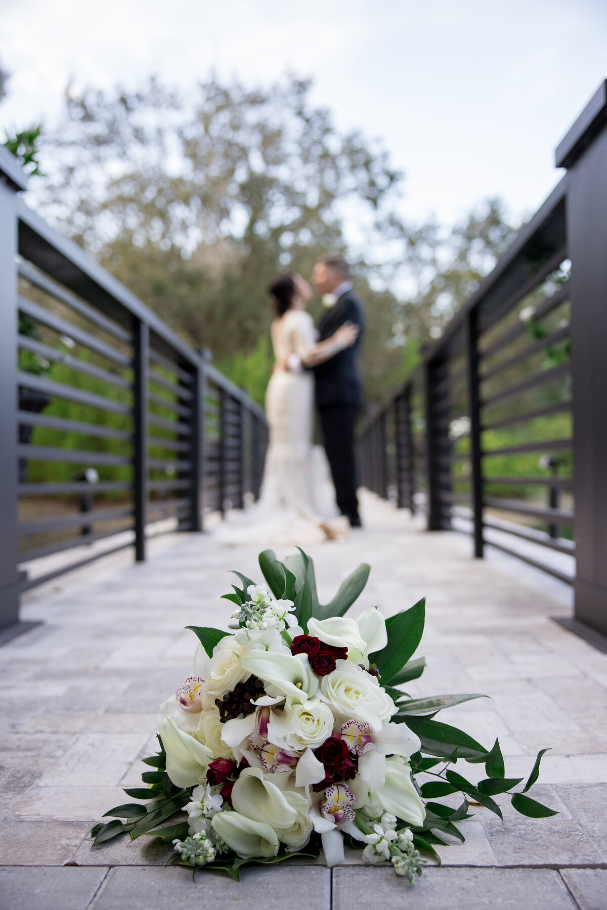 bride_groom_bridge_beautiful_bouquet