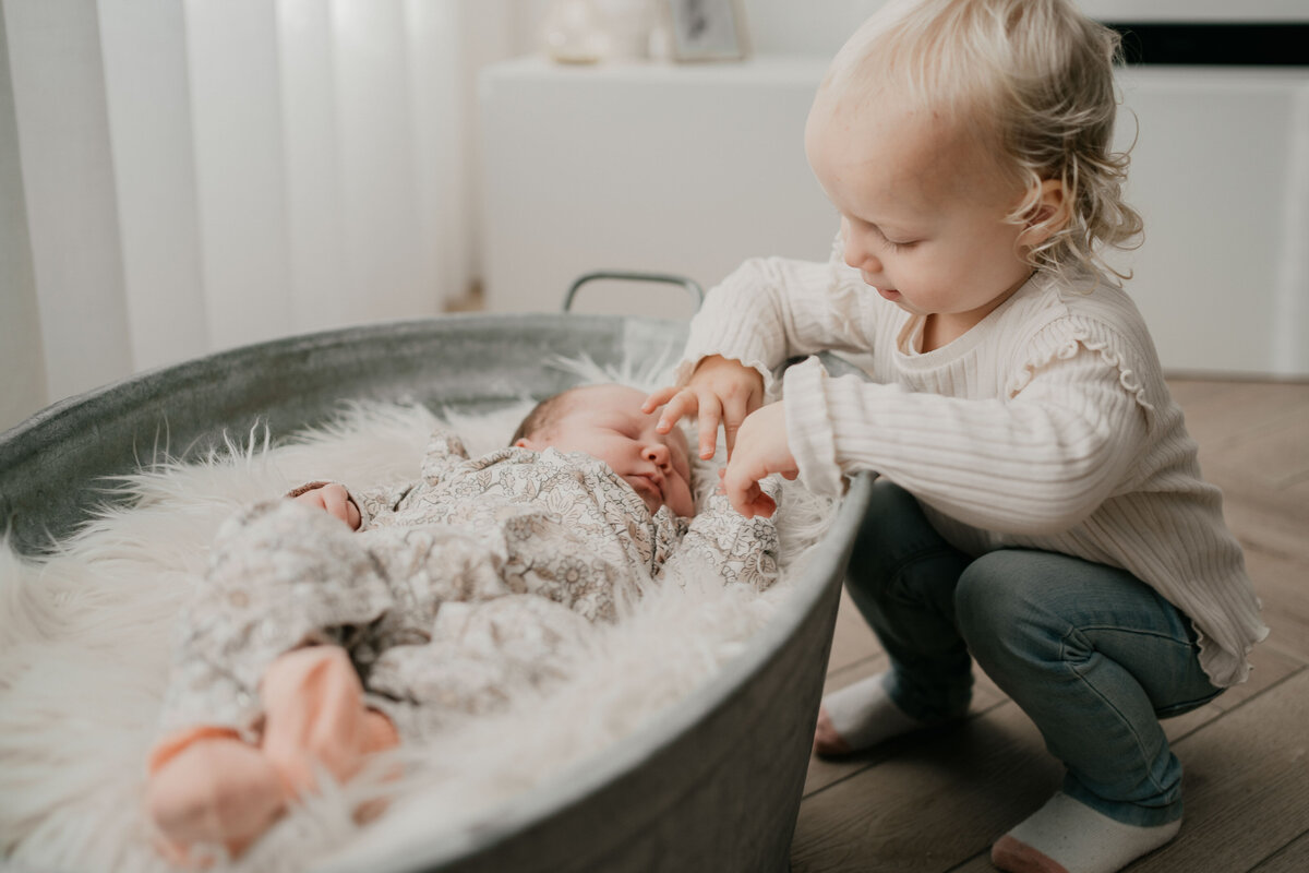 Newbornshoot door Leukfotografie in Amsterdam, Zaandam, Landsmeer, Oostzaan en Purmerend – zachte, liefdevolle babyfoto’s-38