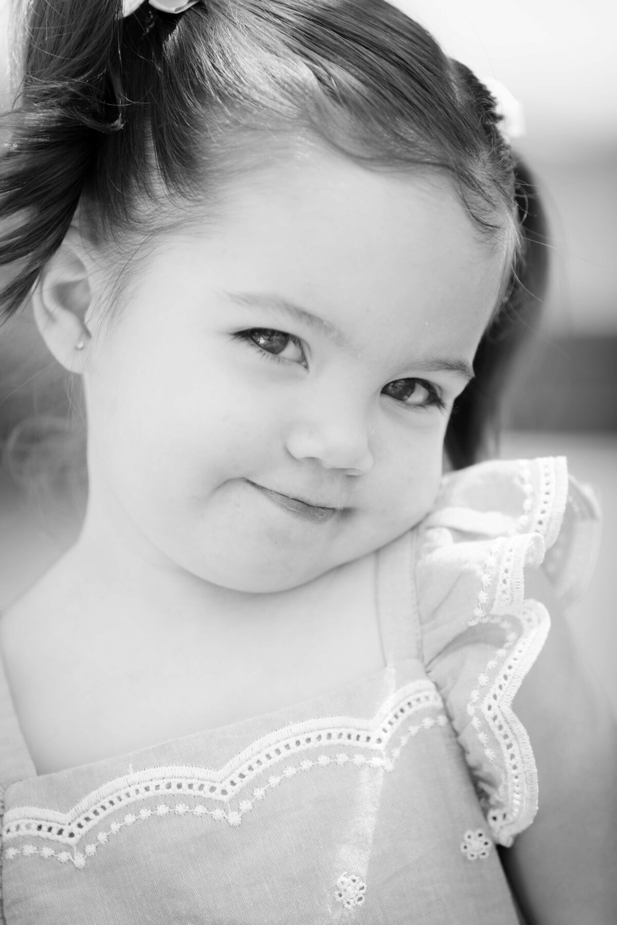KS-Gray-Photography-family-portraits-in-orange-county-little-girl-smiling