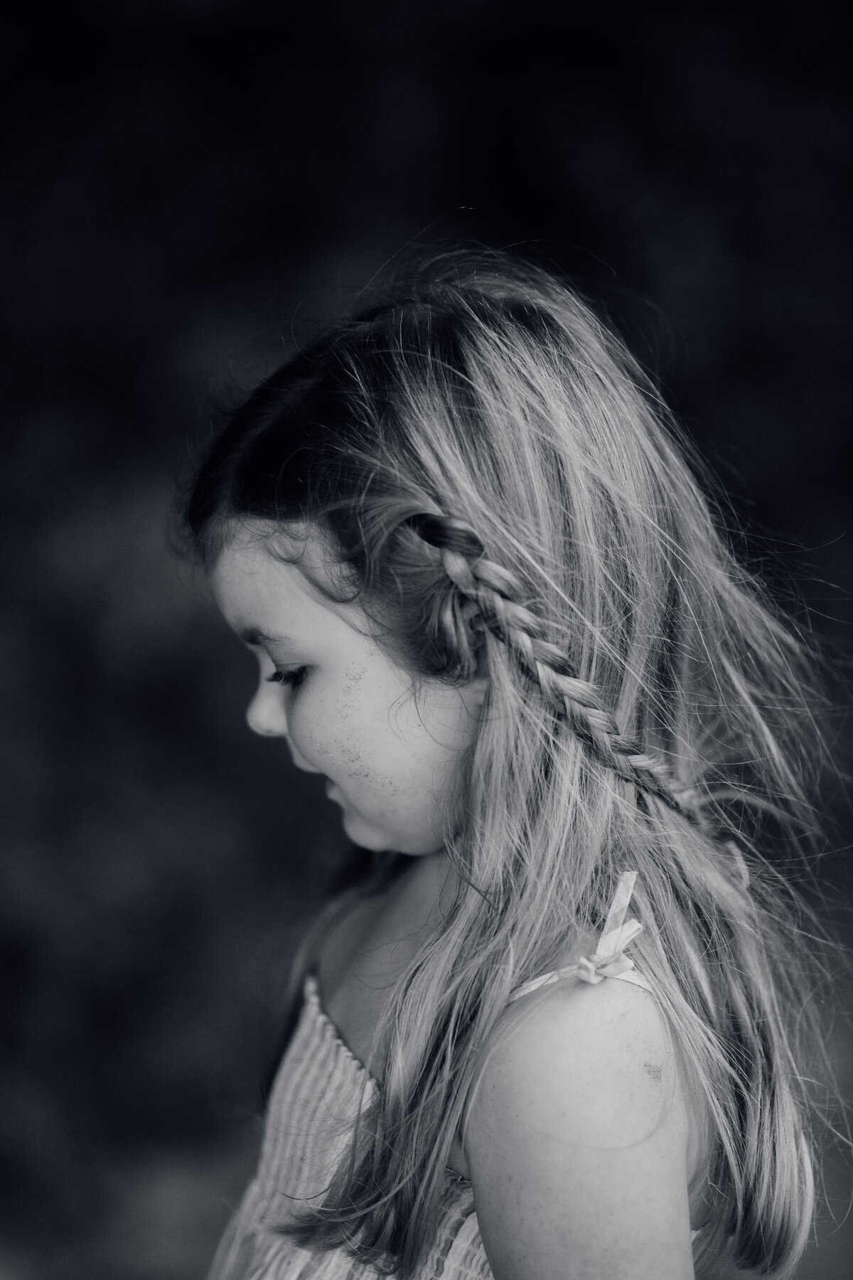 black-and-white-image-f-little-girl
