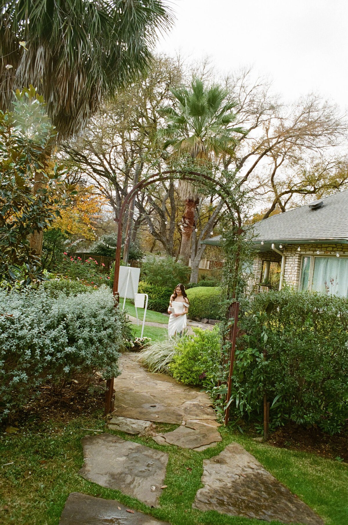 Lindsey&AlexWeddingPhotos_Film_AustinWeddingPhotographer_HereafterFilms_-19