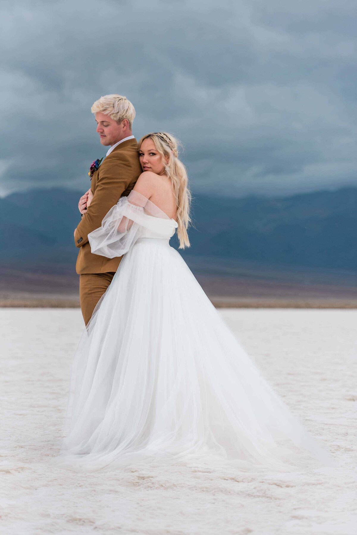 quiet-luxury-elopement-death-valley-Soul-and-Sky-Weddings-Soul-and-Sky-Weddings