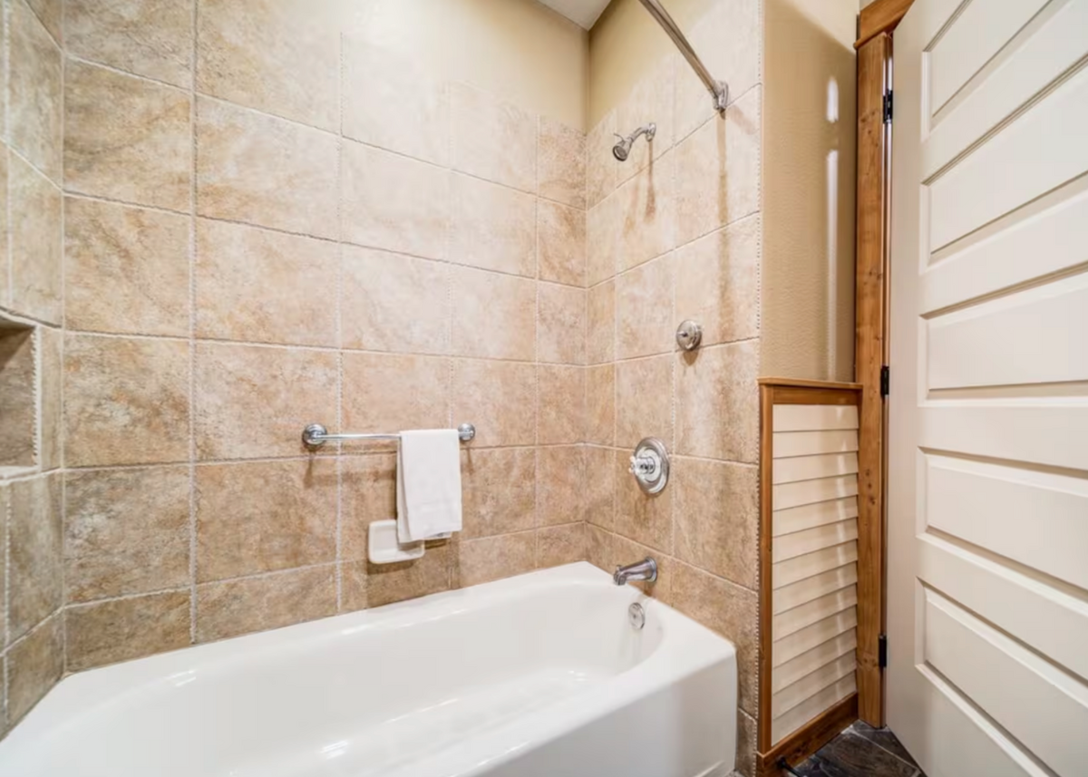 SILVER MOUNTAIN CONDO 4
