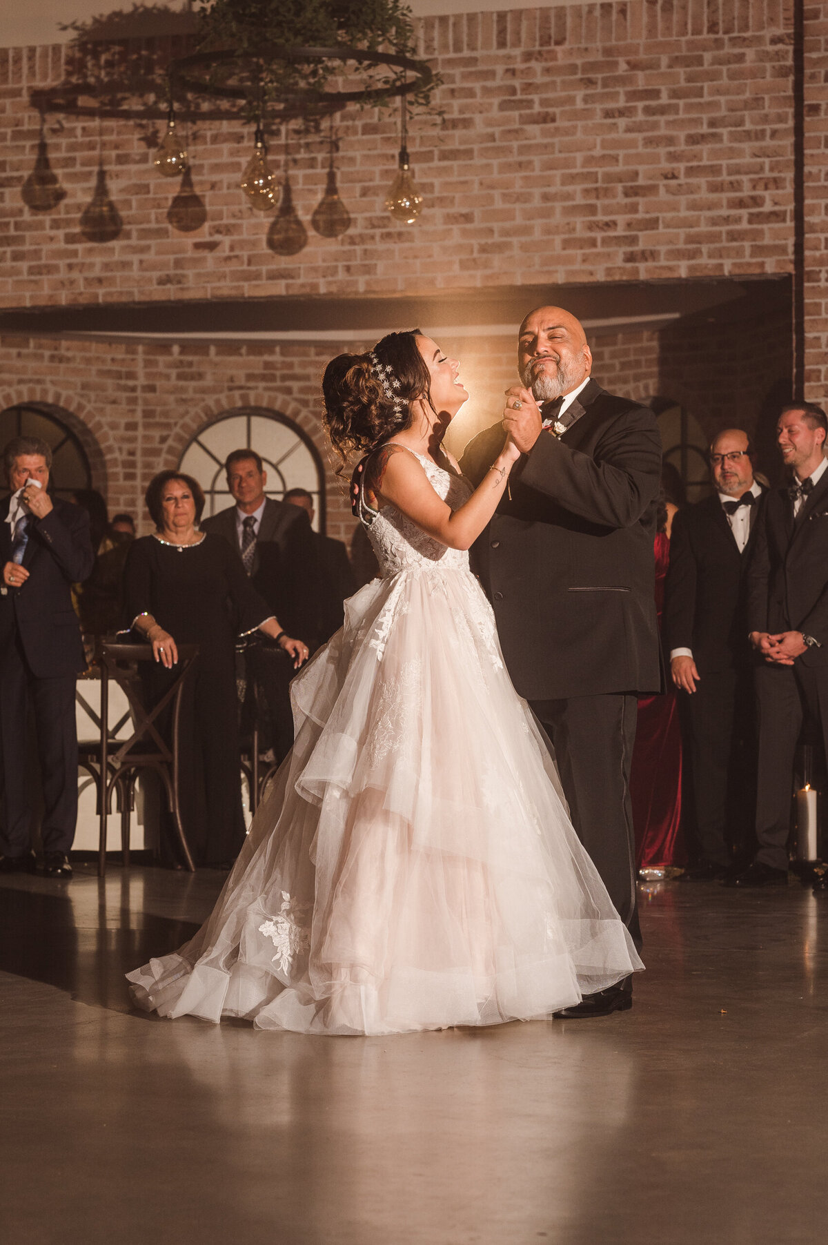whimsical-wedding-photographer-nj-by-suess-moments-at-the-perona-farms-refinery