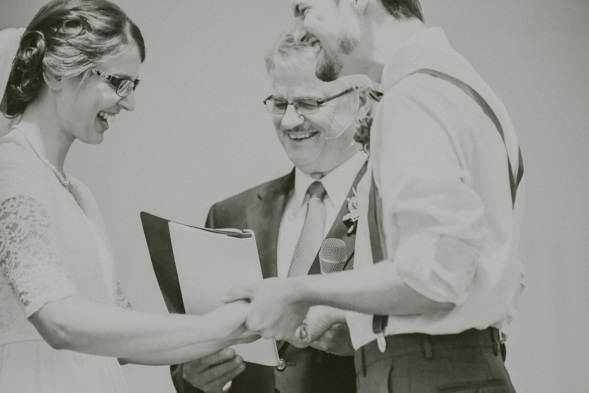 wedding ceremony | Iowa wedding photographer | Iowa Photographer | Playlife | Cedar Rapids | Iowa City | Kalona | Alaynna Ann Schwartz-83