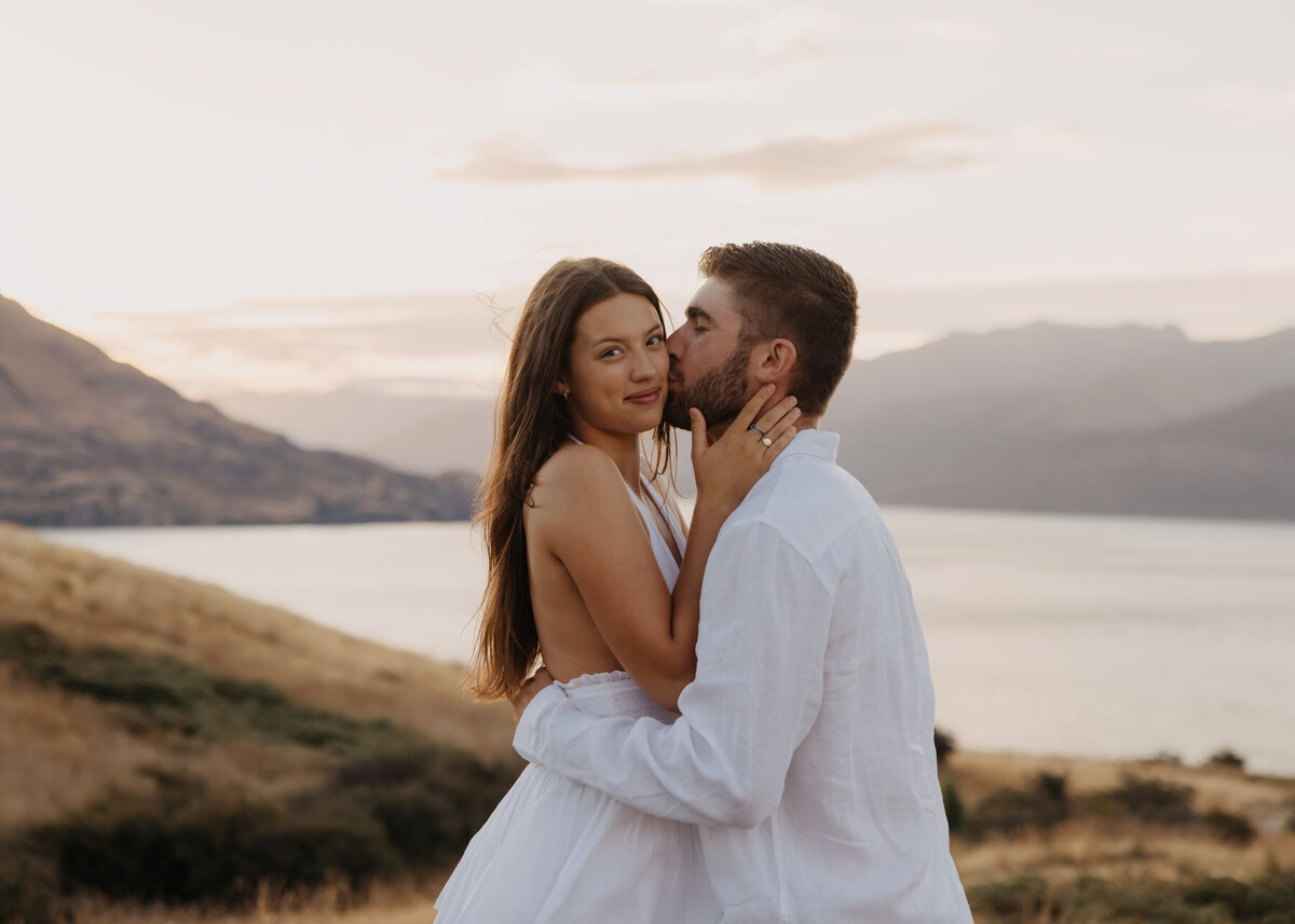 Queenstown couple photographer, couple photo session at Jacks Point