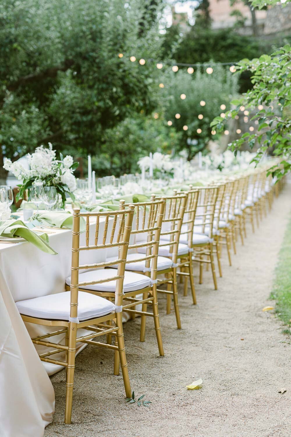 olive green reception in tuscany