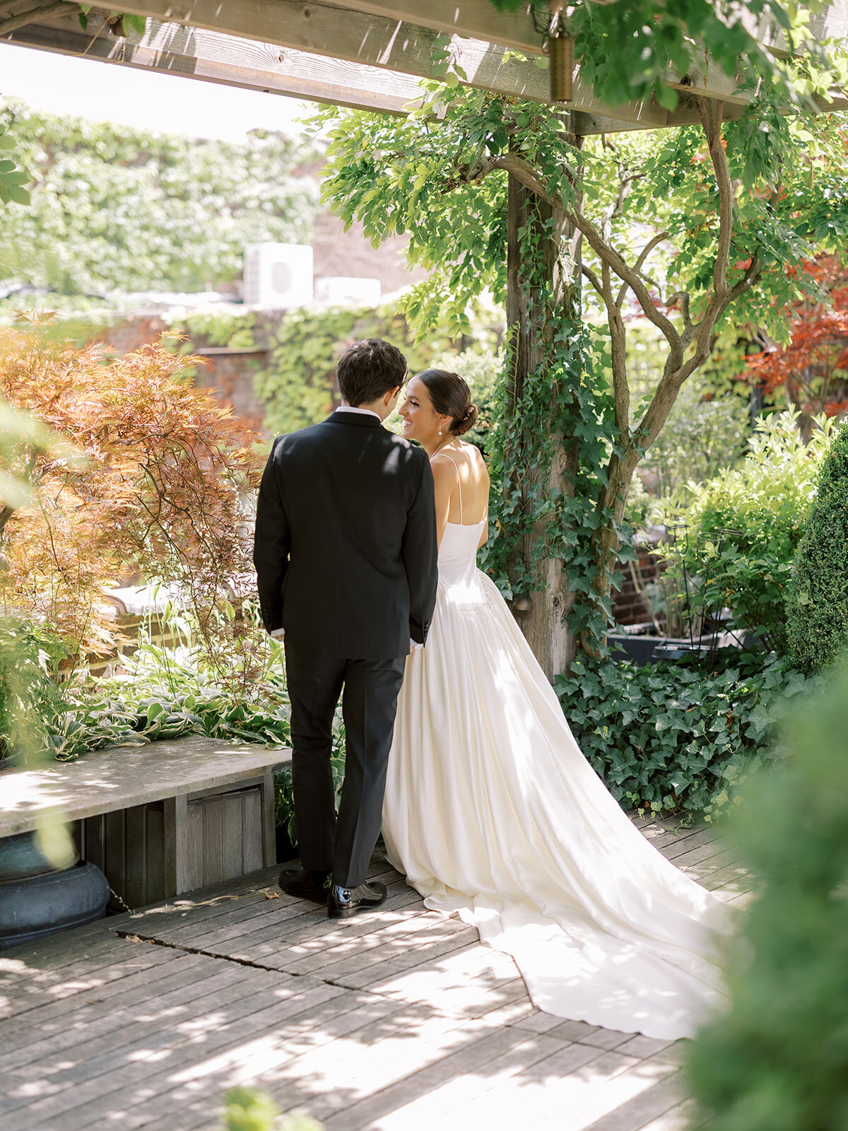 outdoor-candid-portrait-the-foundry-long-island-city-ny.