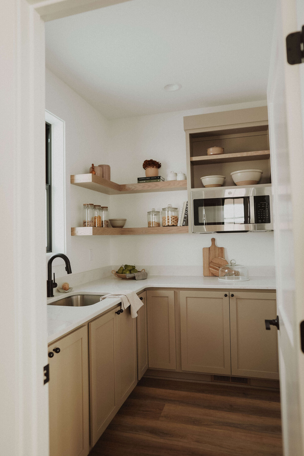 2802-Pantry-Grimes-Central-Iowa-Custom-Home-JRL-Builders-3F1A0114