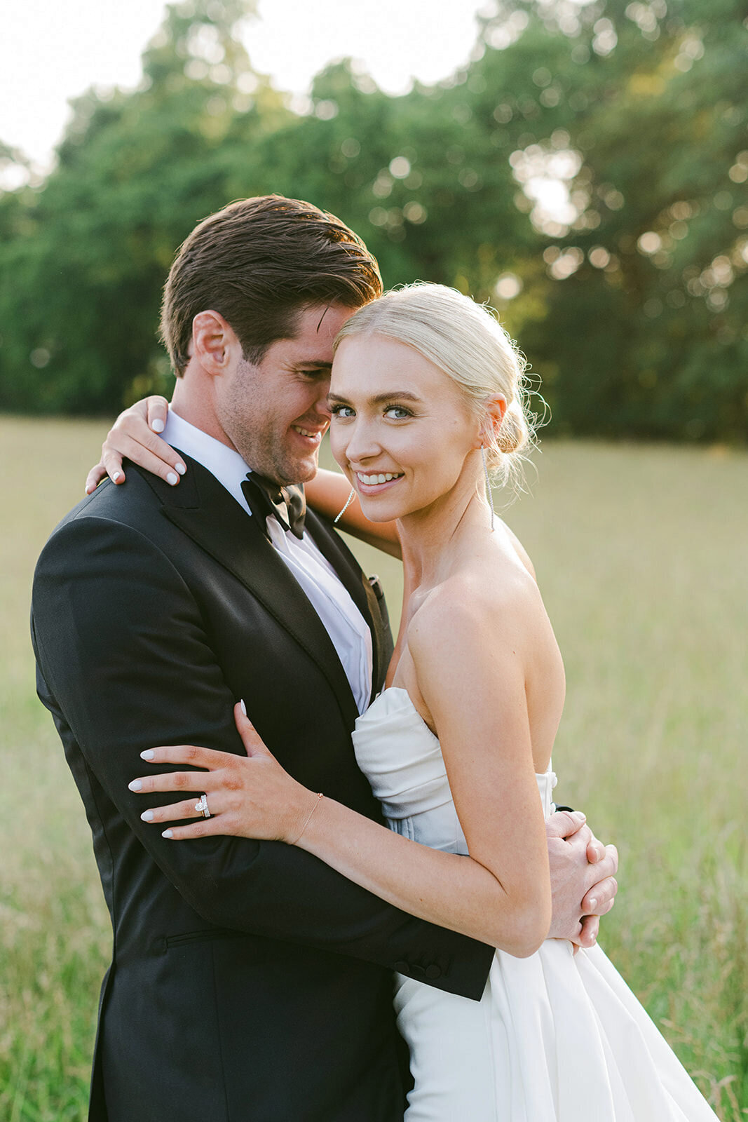 Morelock_Sanders_Wedding_BrideandGroom_TaraHodgesPhotography076