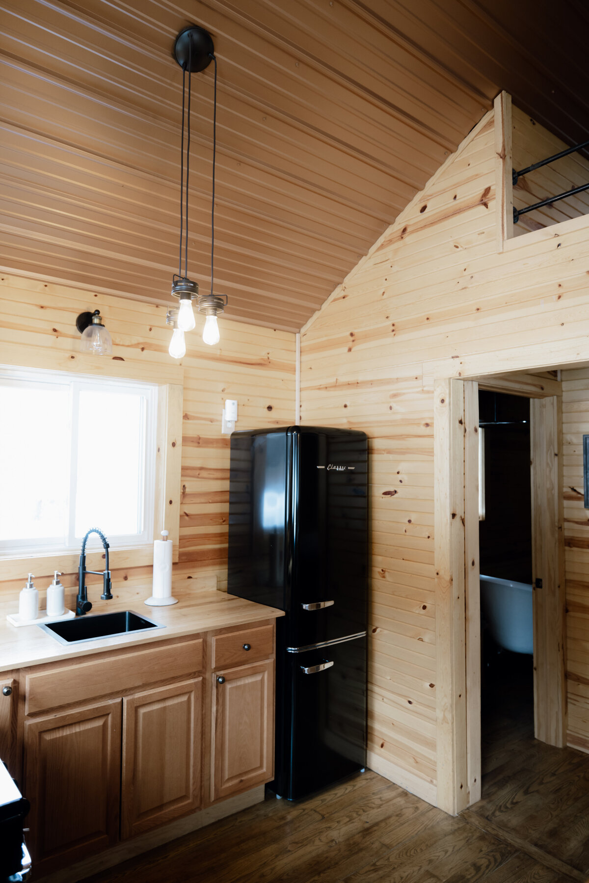 Bear-Ridge-Destination-cozy-cabin-rosie-photo-video-125