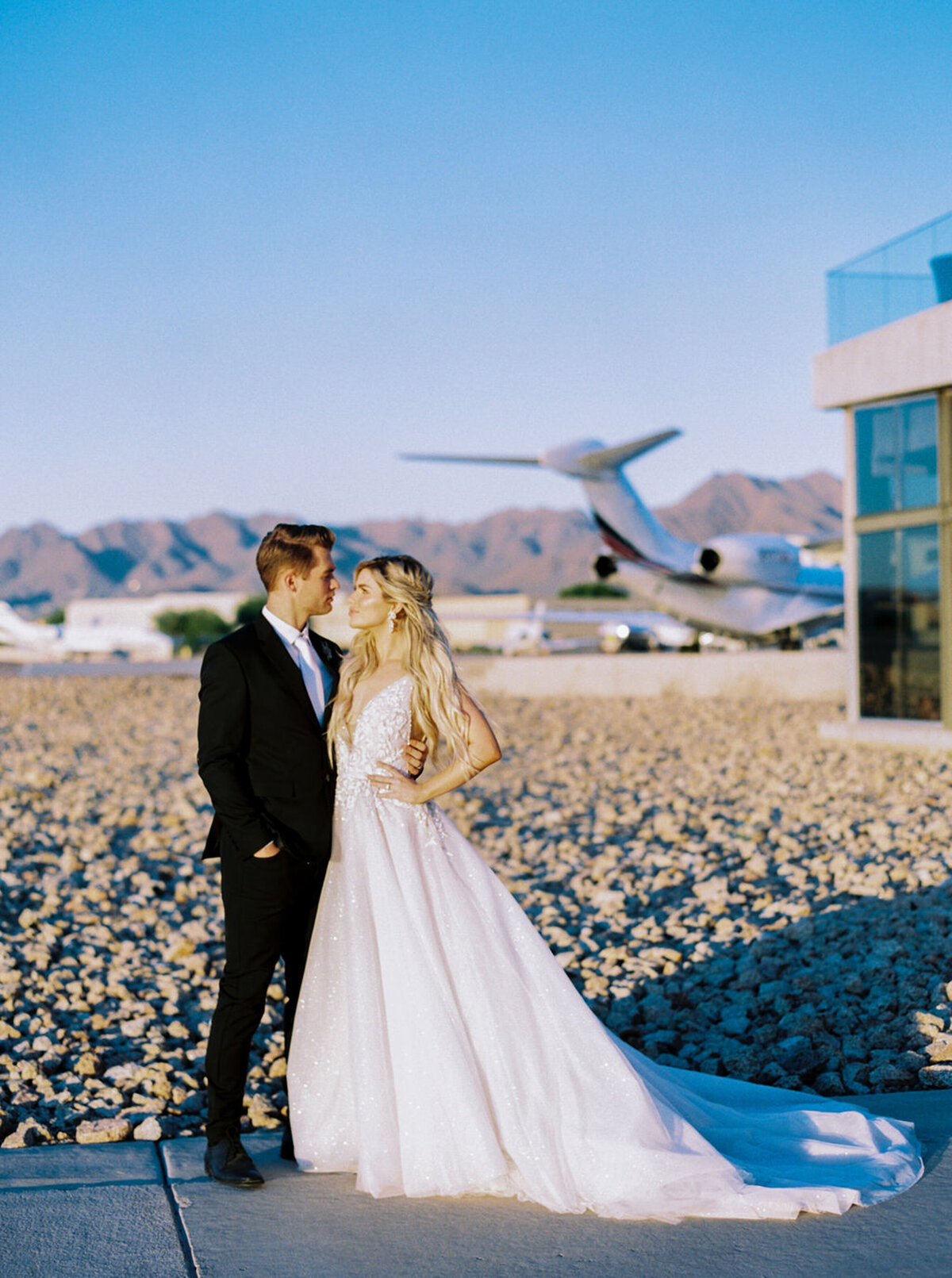 Fine Art Meets Modern | Scottsdale Hanger One | Mary Claire Photography | Arizona & Destination Fine Art Wedding Photographer