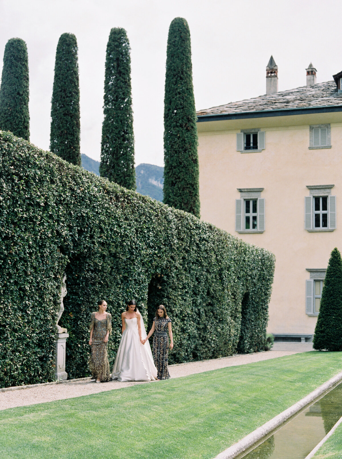 Villa Balbiano Wedding - Bride and groom making their grand entrance at Villa Balbiano
