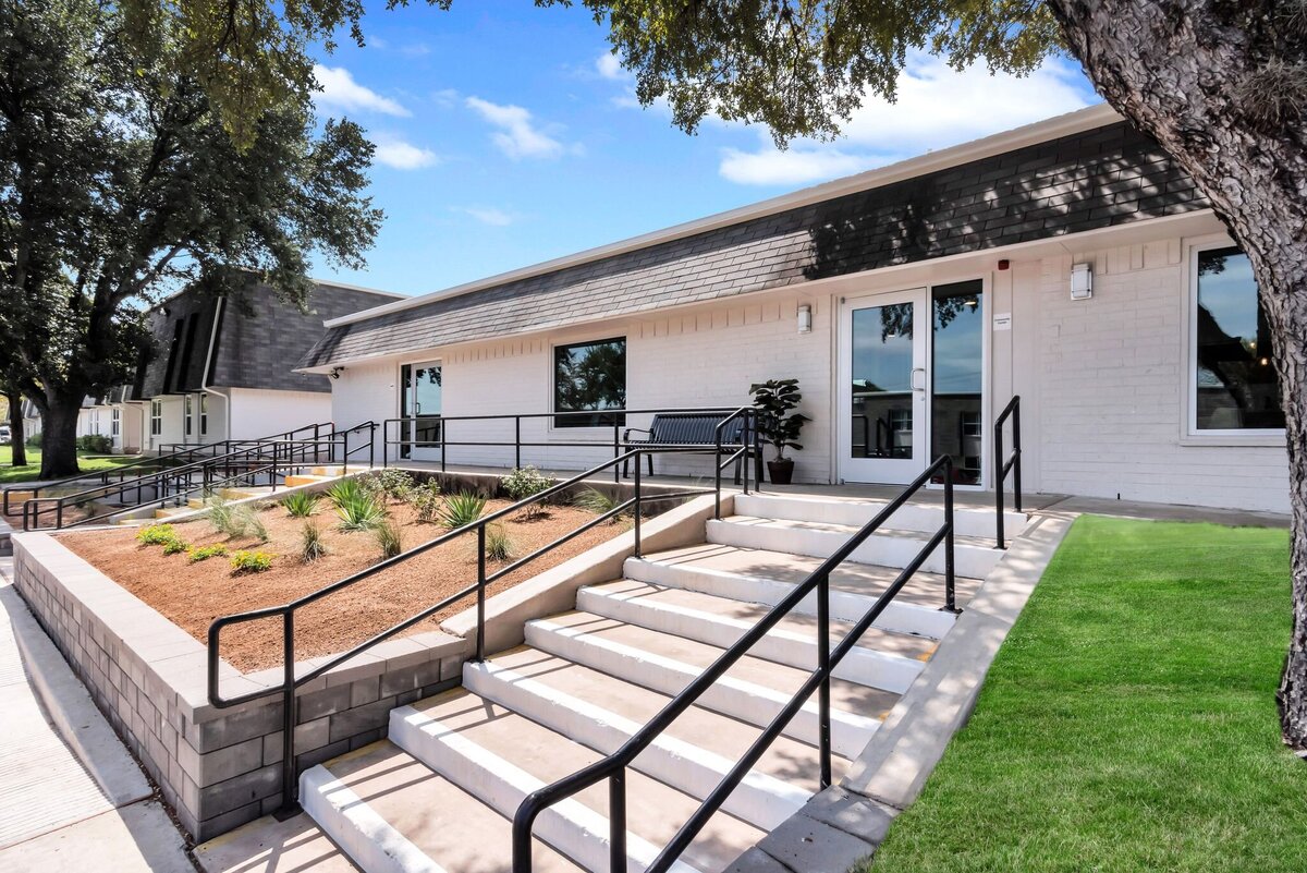 Exterior 4