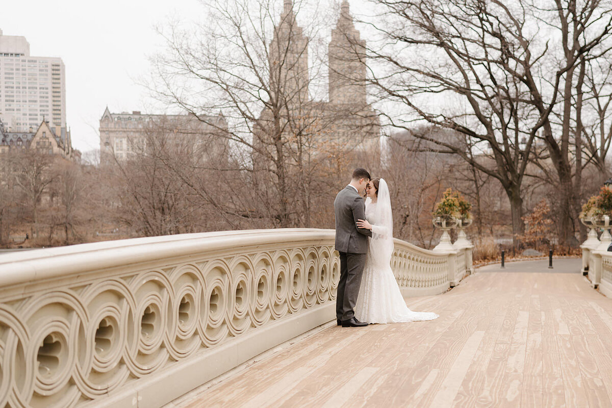 Intimate winter wedding at Central Park NYC | Oduma photography-19