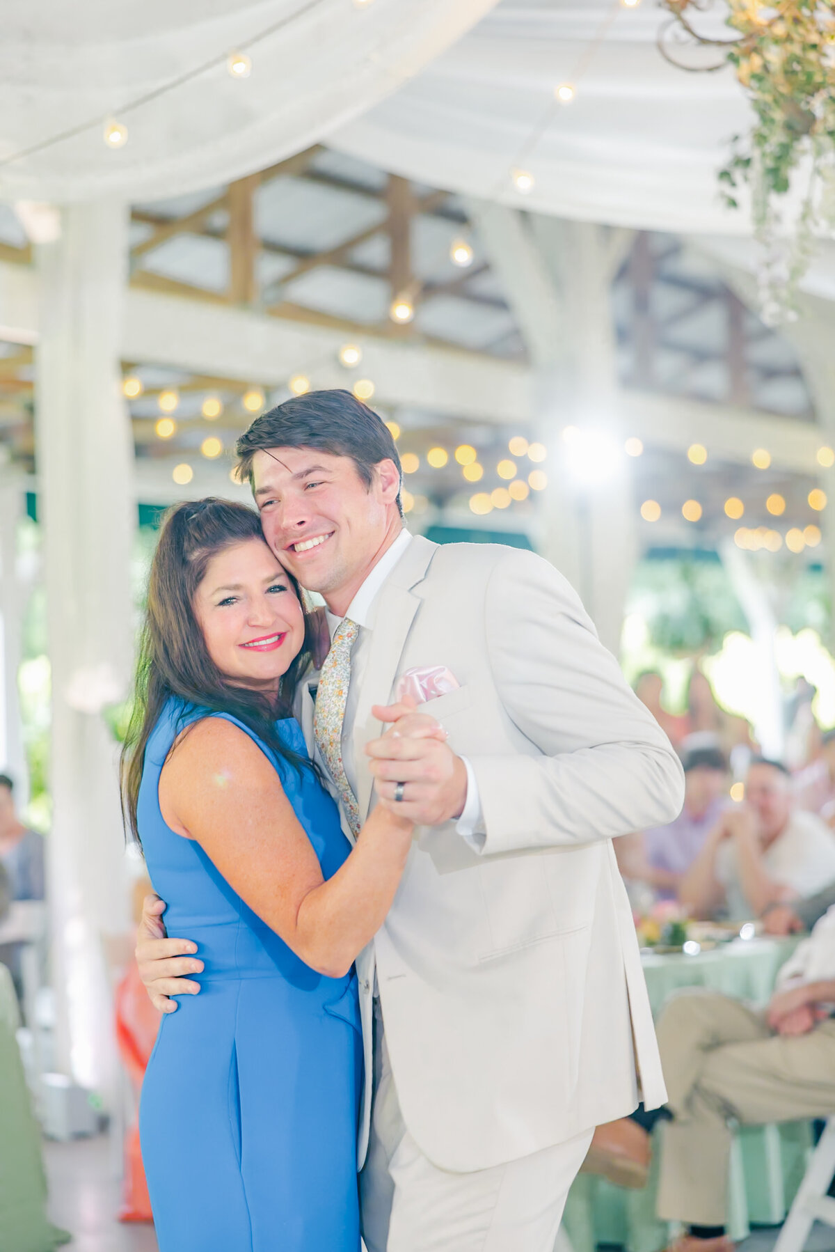 Sneak Peeks Creekside at Colliers End May Wedding | Lauren Elliott Photography | Emily & Kyle Anderson -143