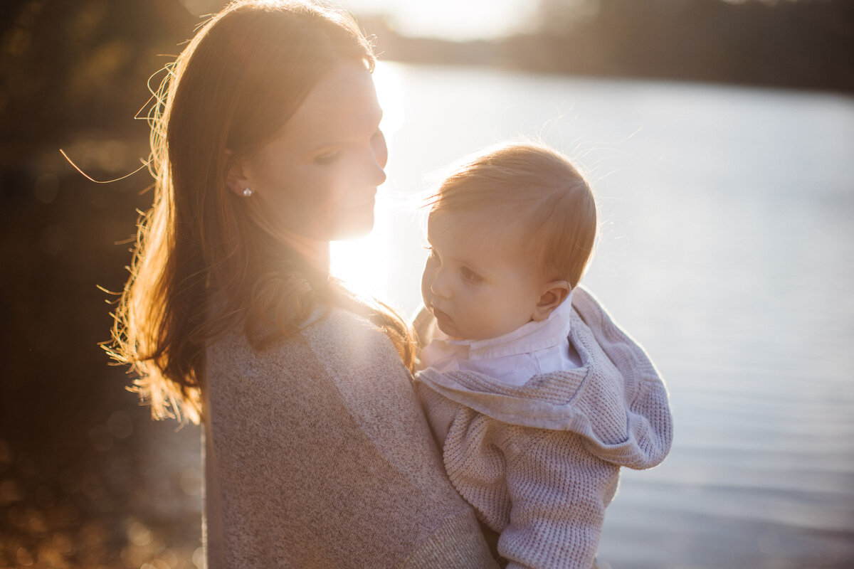 candid-natural-boston-newborn-family-photographer-zev-fisher-089