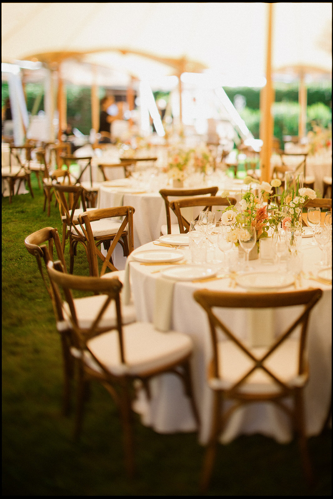 Montreal-tented-wedding-centerpieces-flowers