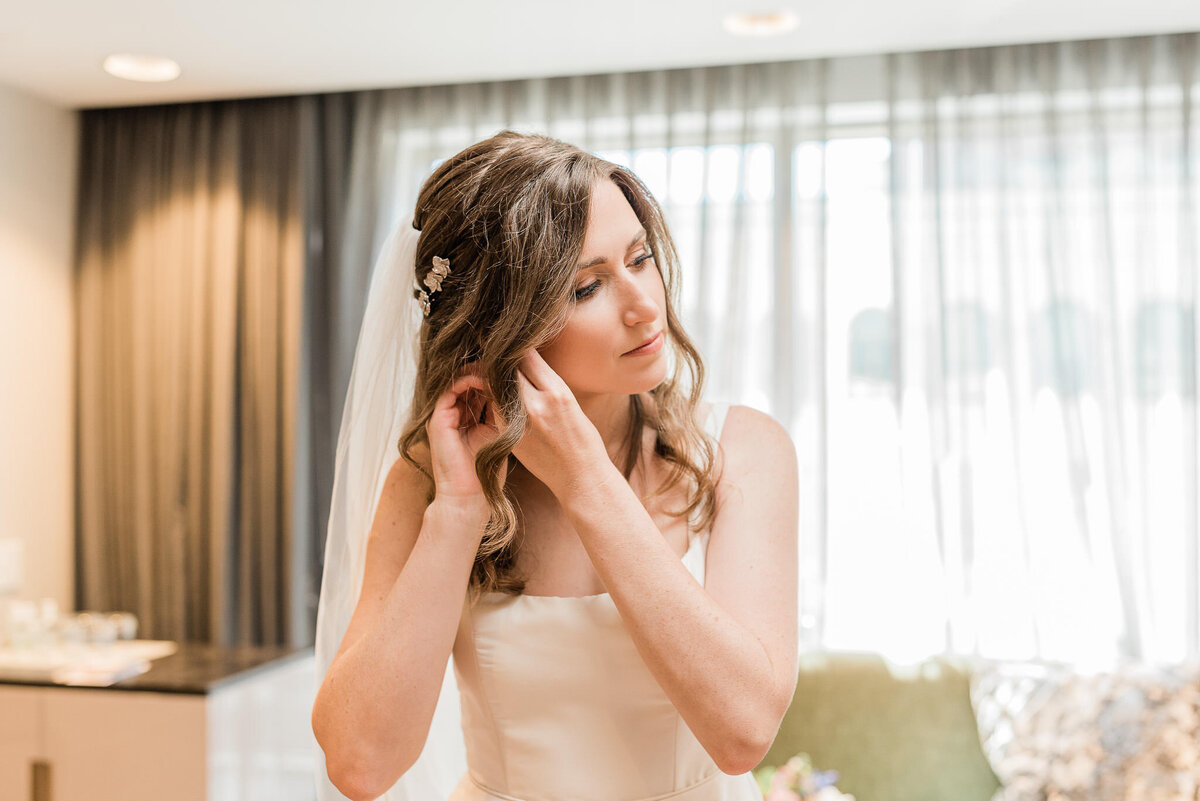 Seattle_wedding_photographer_hotel_1000-12