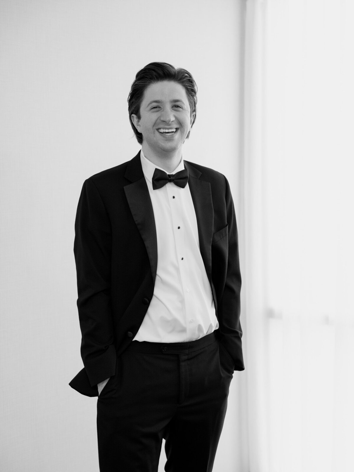 groom-groomsmen-getting-ready-1