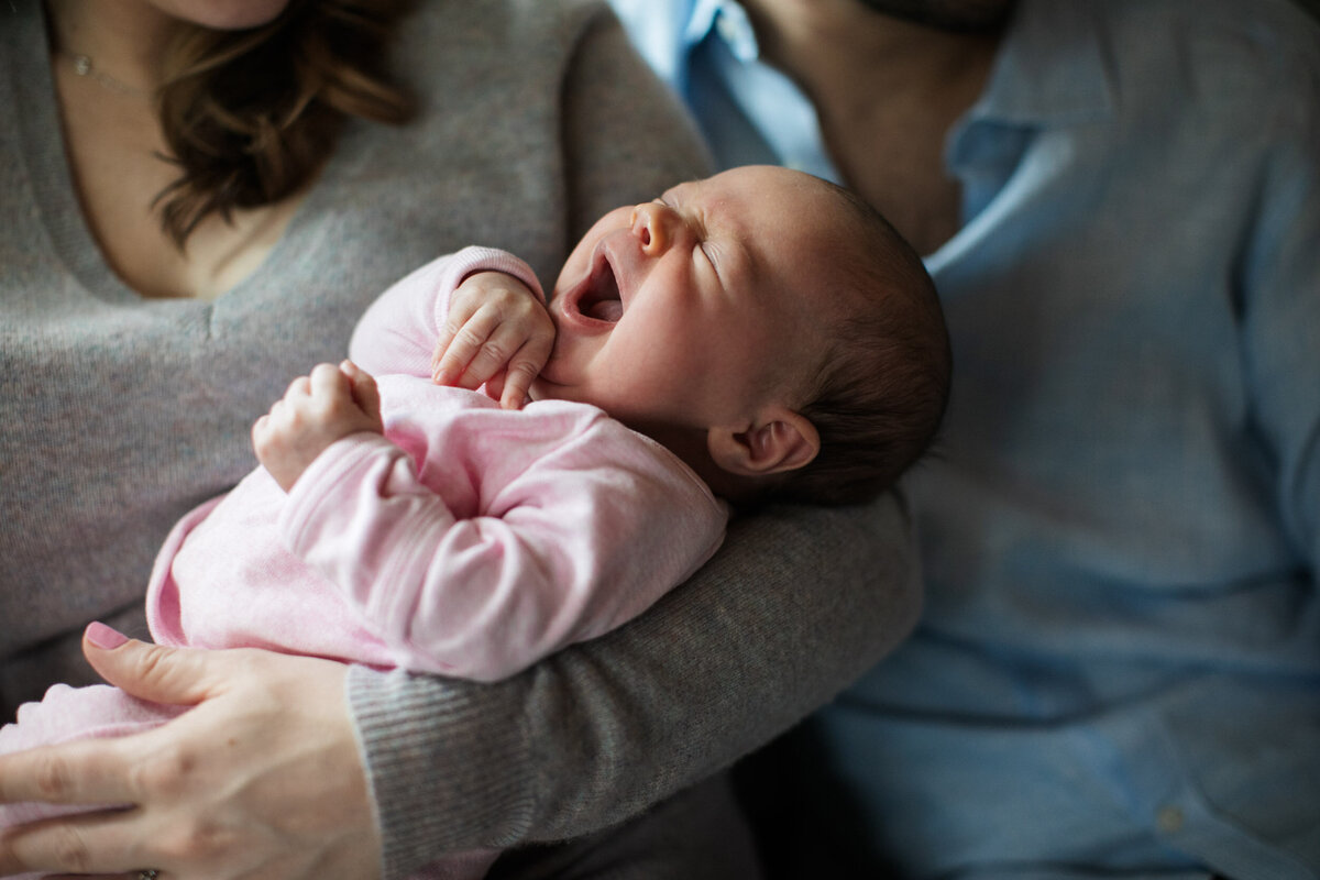 candid-natural-boston-newborn-family-photographer-zev-fisher-065